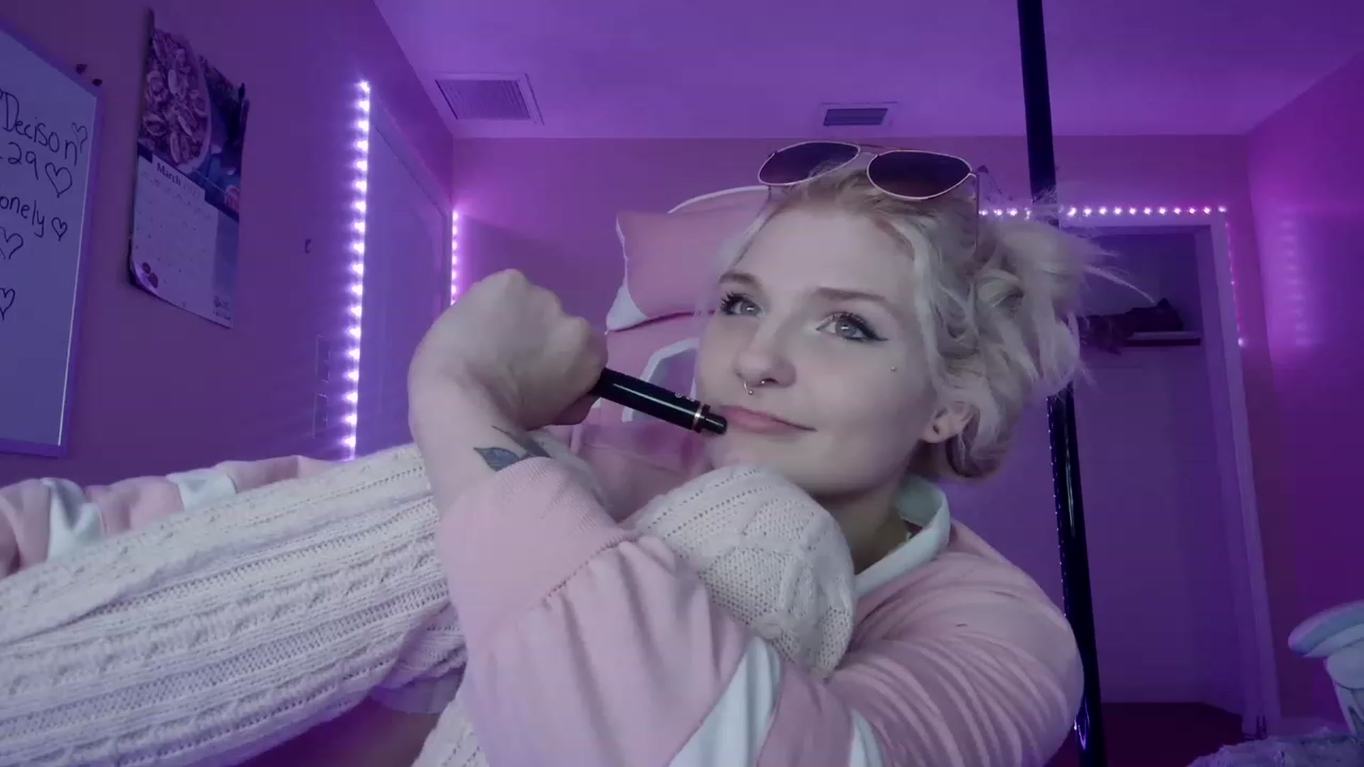 Gallery image thumbnail from DuckChan0's myfreecams stream on, 03/23/2023, 17:44 image 17 of 20