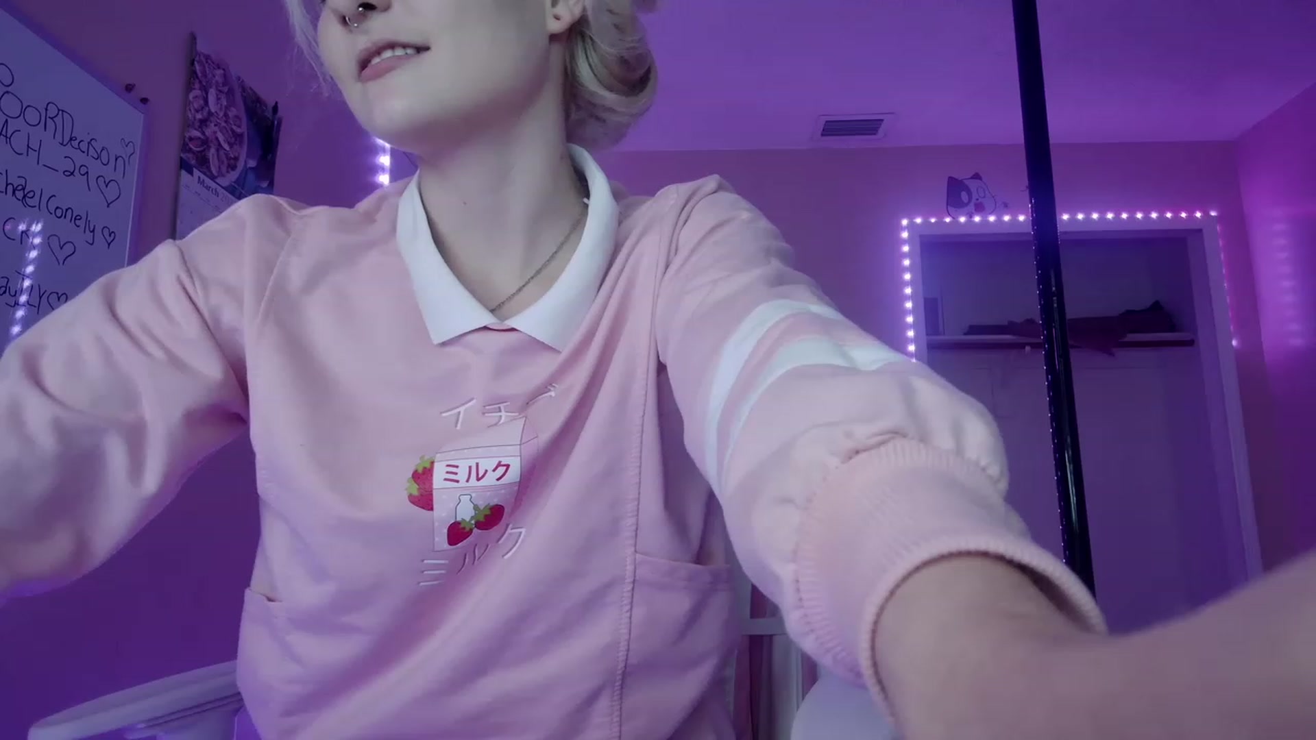 Gallery image thumbnail from DuckChan0's myfreecams stream on, 03/23/2023, 17:44 image 19 of 20