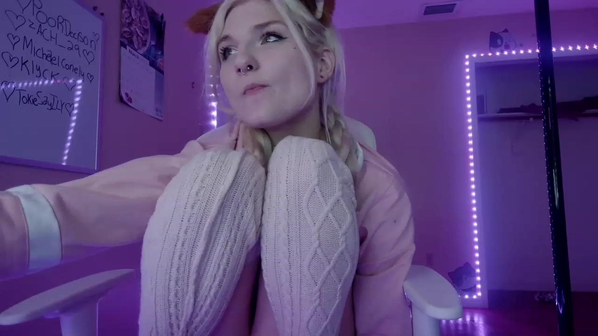 Gallery image thumbnail from DuckChan0's myfreecams stream on, 03/23/2023, 17:44 image 6 of 20