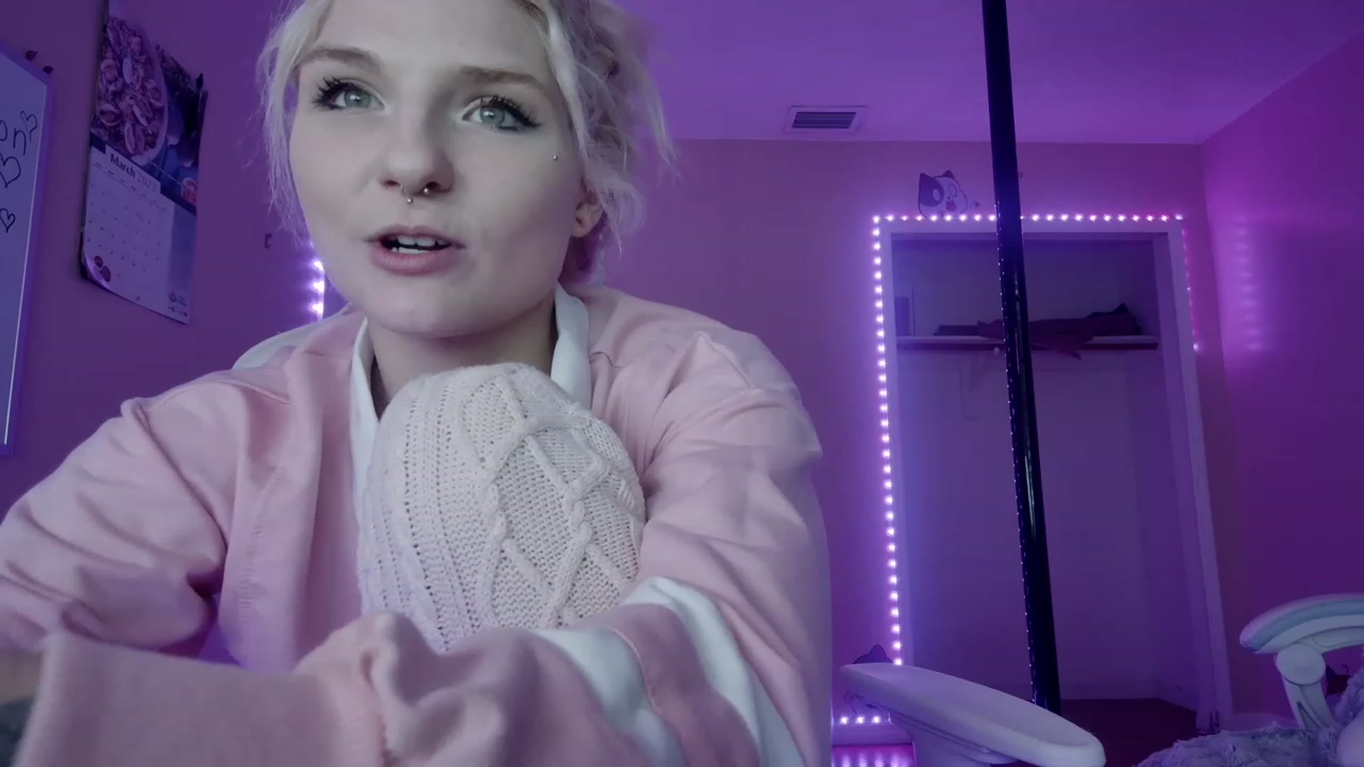 Gallery image thumbnail from DuckChan0's myfreecams stream on, 03/23/2023, 17:44 image 15 of 20