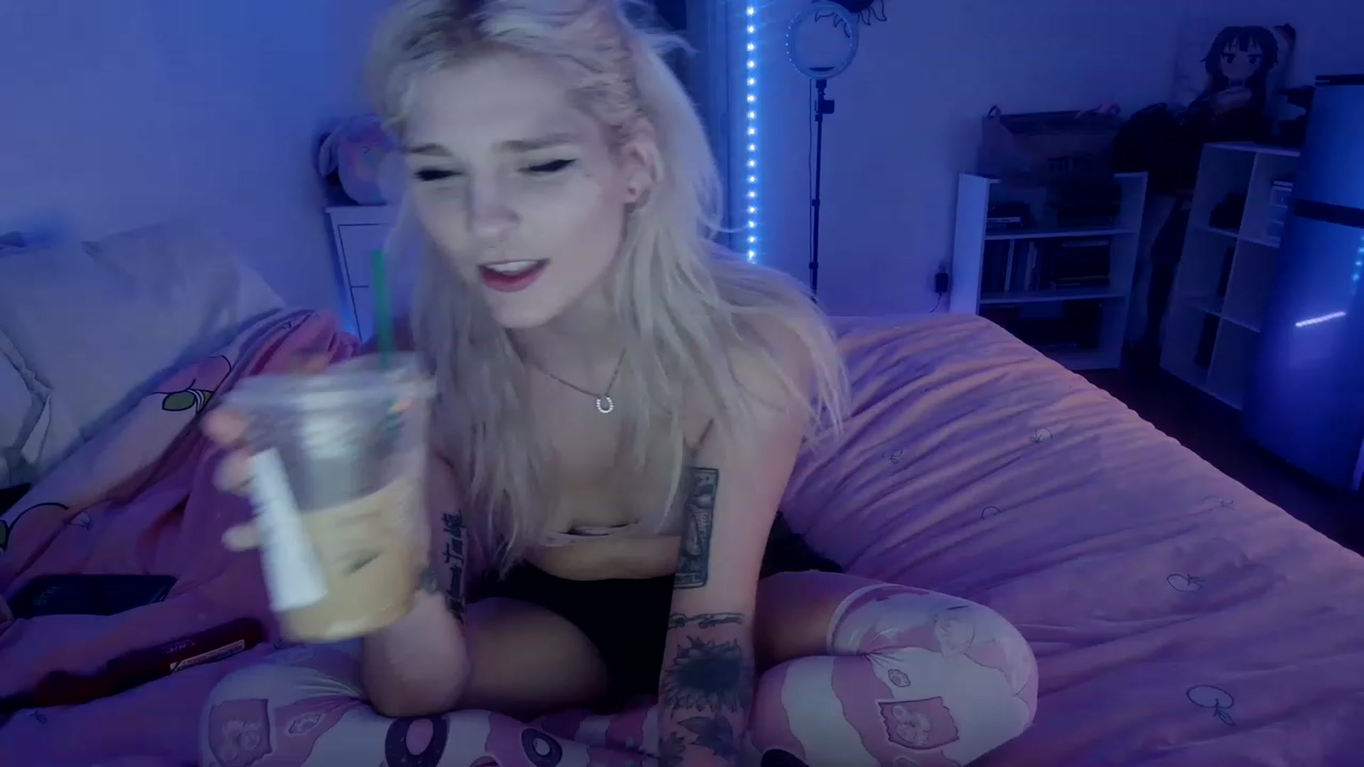 Gallery image thumbnail from DuckChan0's myfreecams stream on, 03/25/2023, 24:16 image 12 of 20