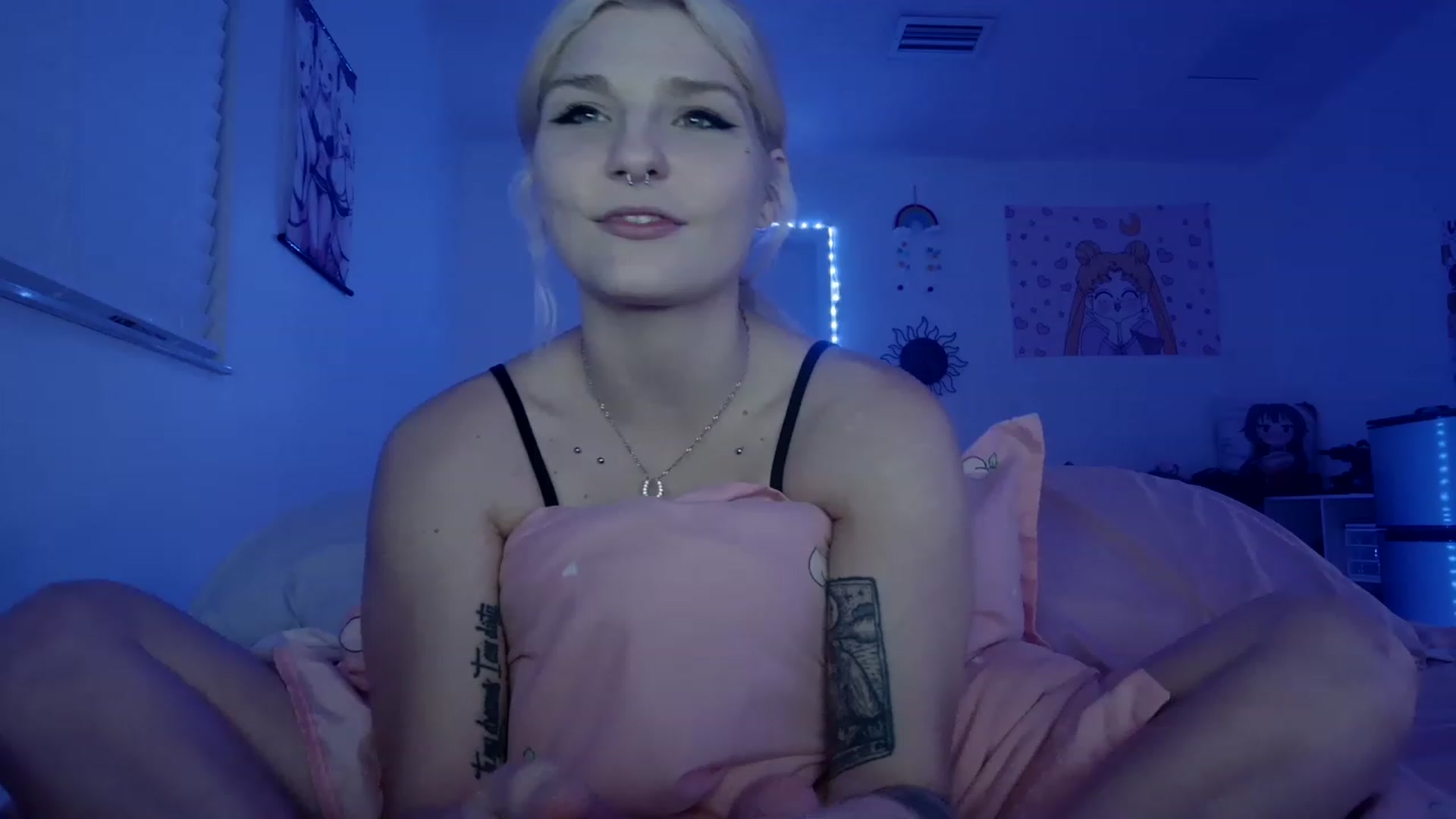 Gallery image thumbnail from DuckChan0's myfreecams stream on, 03/26/2023, 24:51 image 14 of 20