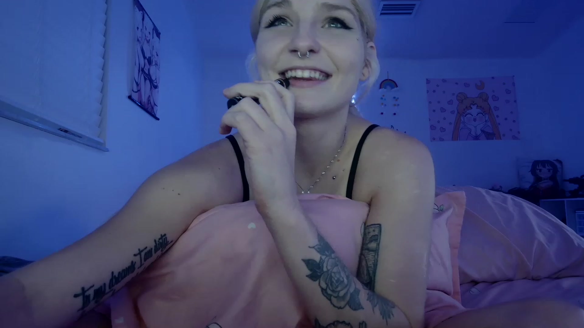 Gallery image thumbnail from DuckChan0's myfreecams stream on, 03/26/2023, 24:51 image 10 of 20