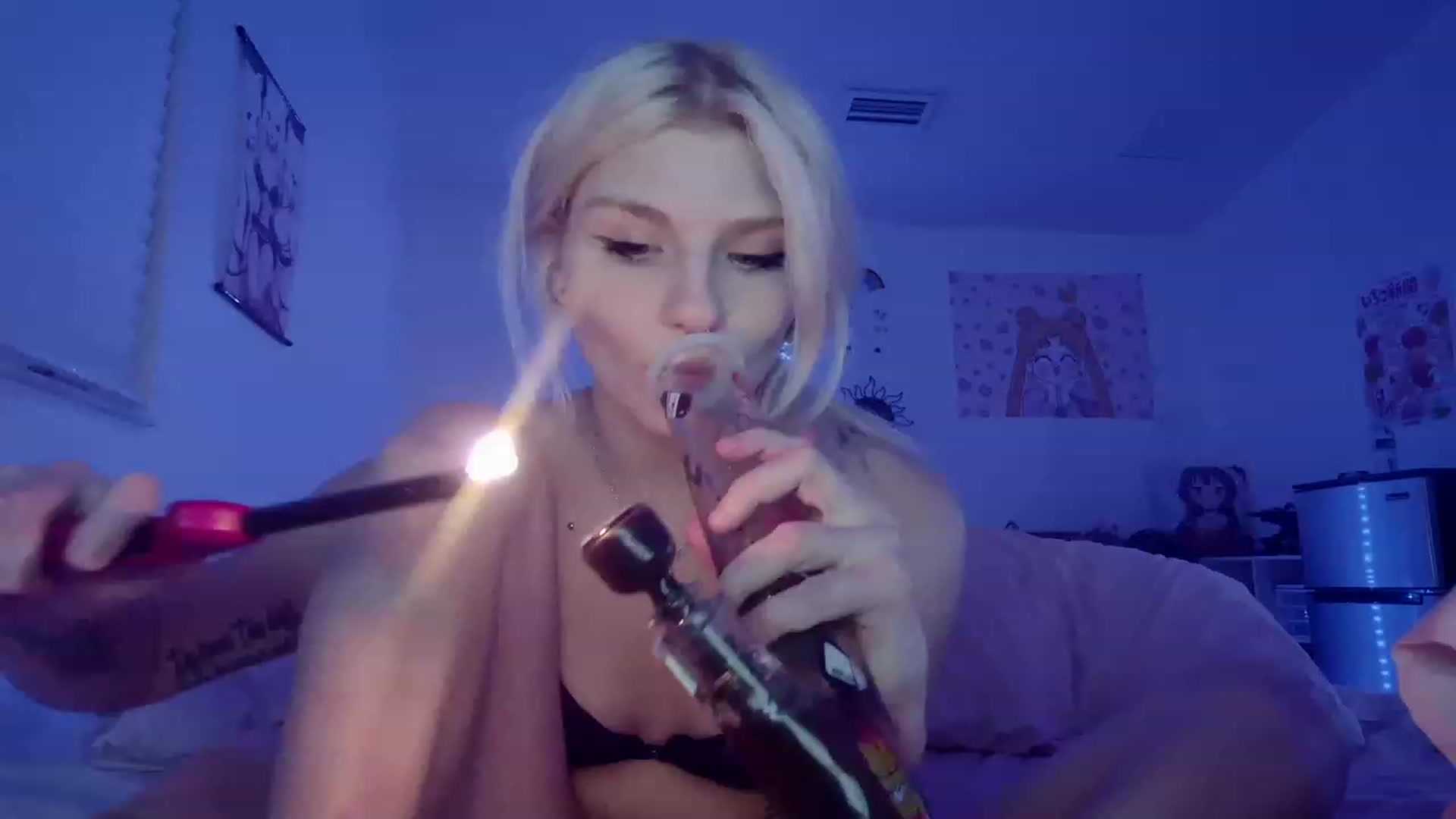 Gallery image thumbnail from DuckChan0's myfreecams stream on, 03/26/2023, 01:27 image 15 of 20