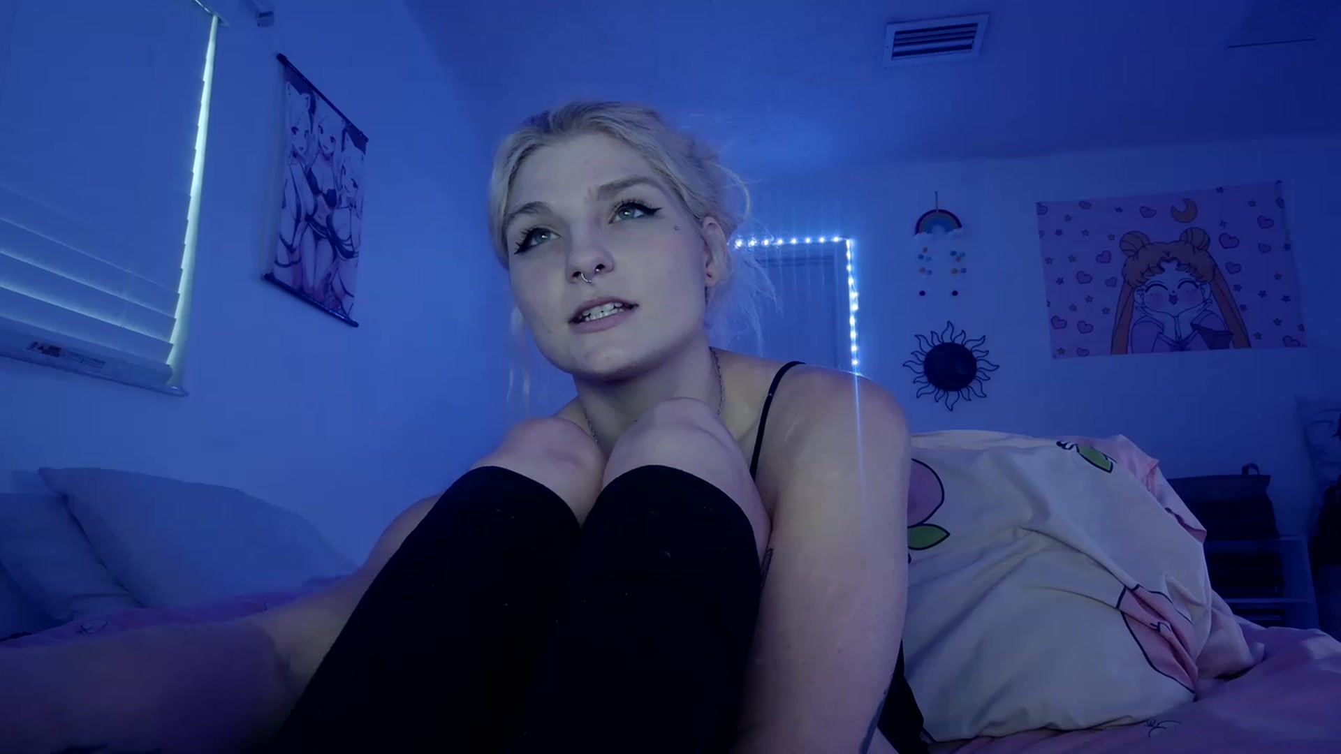 Gallery image thumbnail from DuckChan0's myfreecams stream on, 03/26/2023, 23:33 image 15 of 20