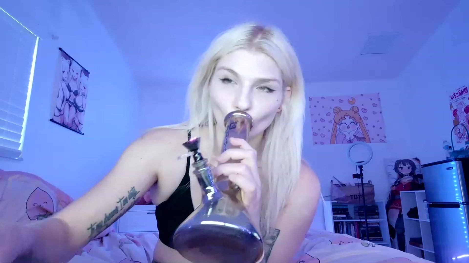 Gallery image thumbnail from DuckChan0's myfreecams stream on, 03/28/2023, 23:50 image 2 of 20