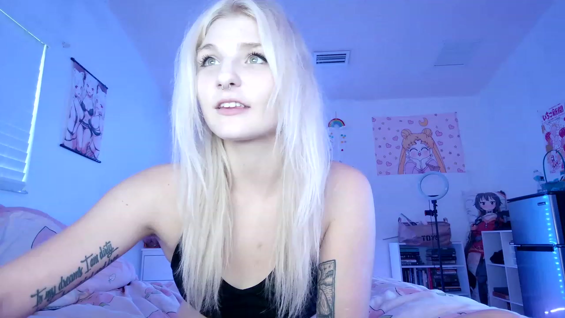 Gallery image thumbnail from DuckChan0's myfreecams stream on, 03/28/2023, 23:50 image 4 of 20