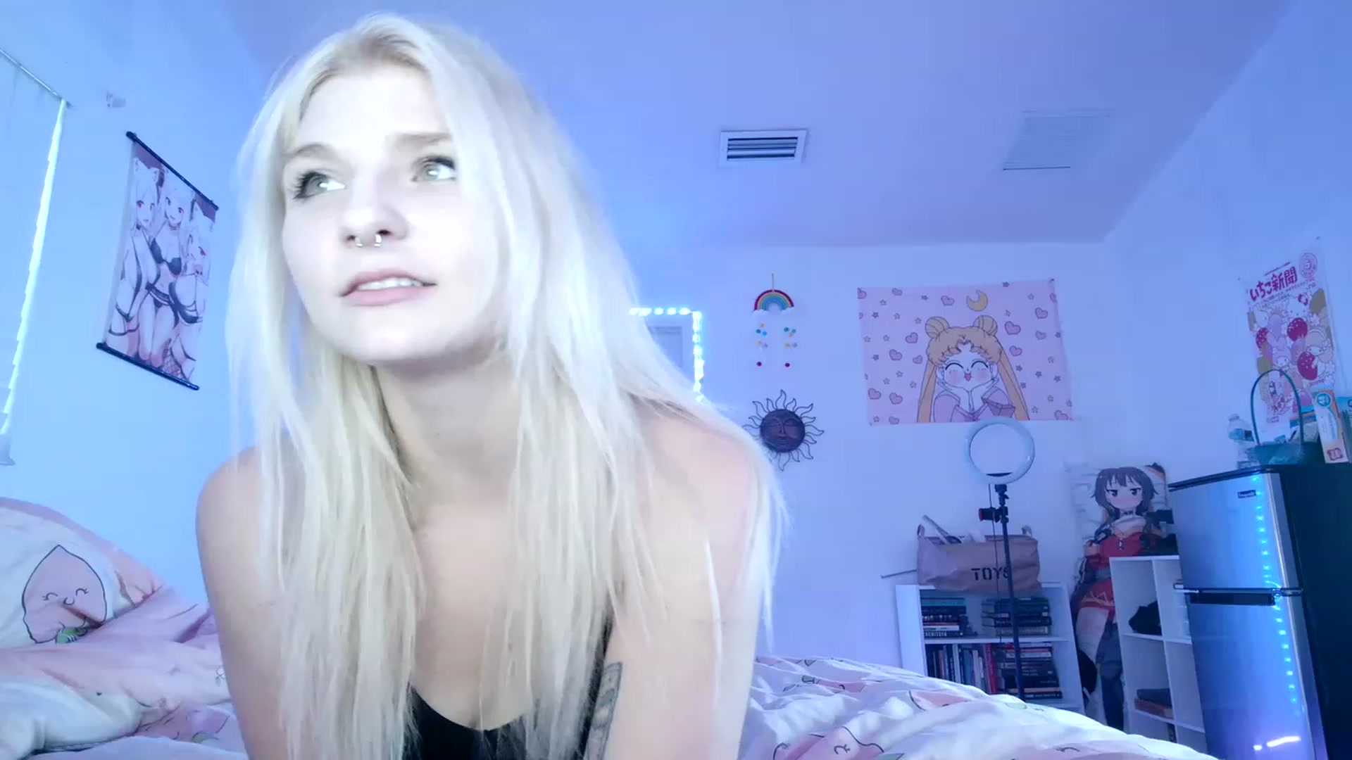 Gallery image thumbnail from DuckChan0's myfreecams stream on, 03/28/2023, 23:50 image 7 of 20