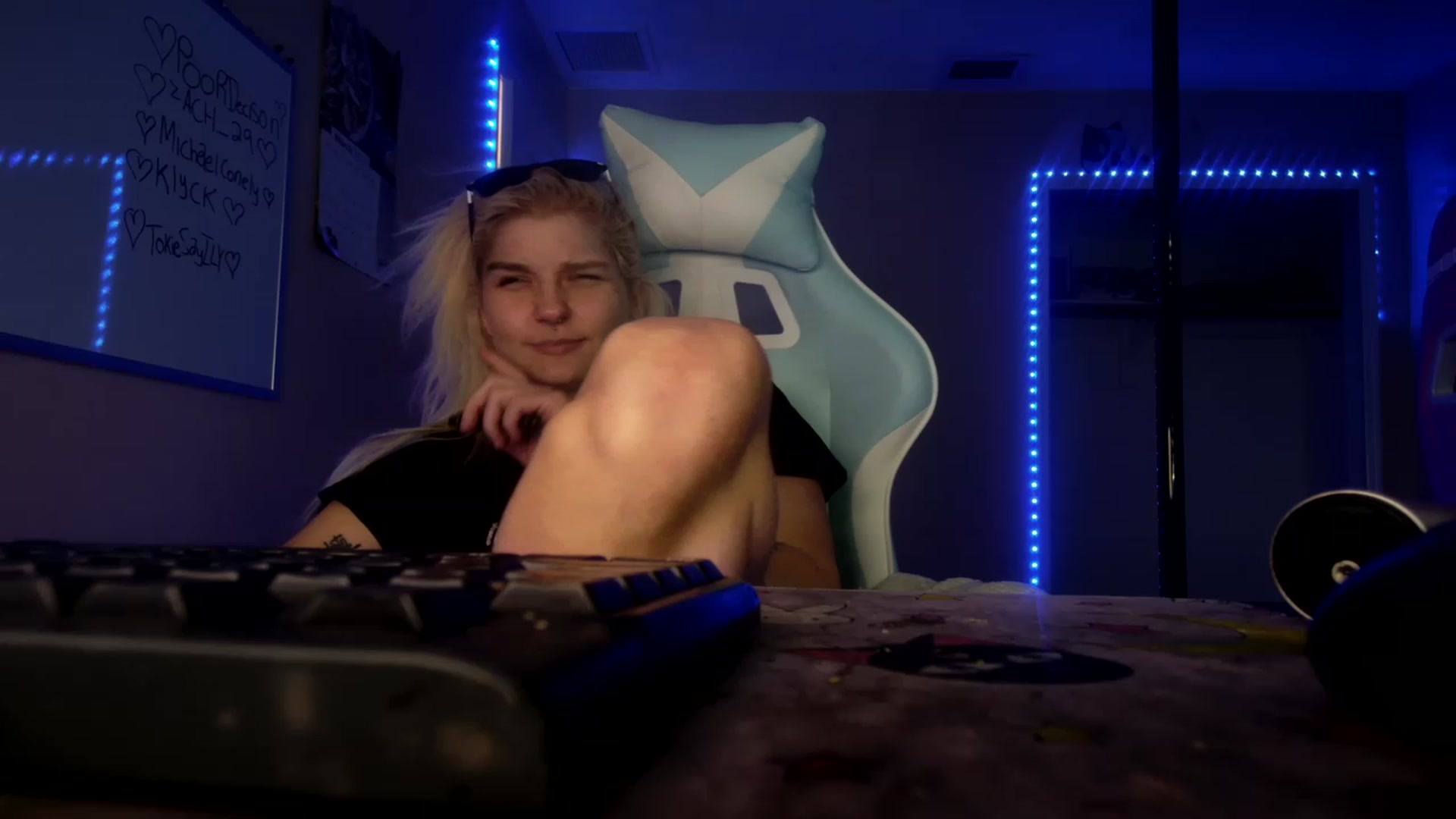 Gallery image thumbnail from DuckChan0's myfreecams stream on, 03/30/2023, 17:03 image 17 of 20