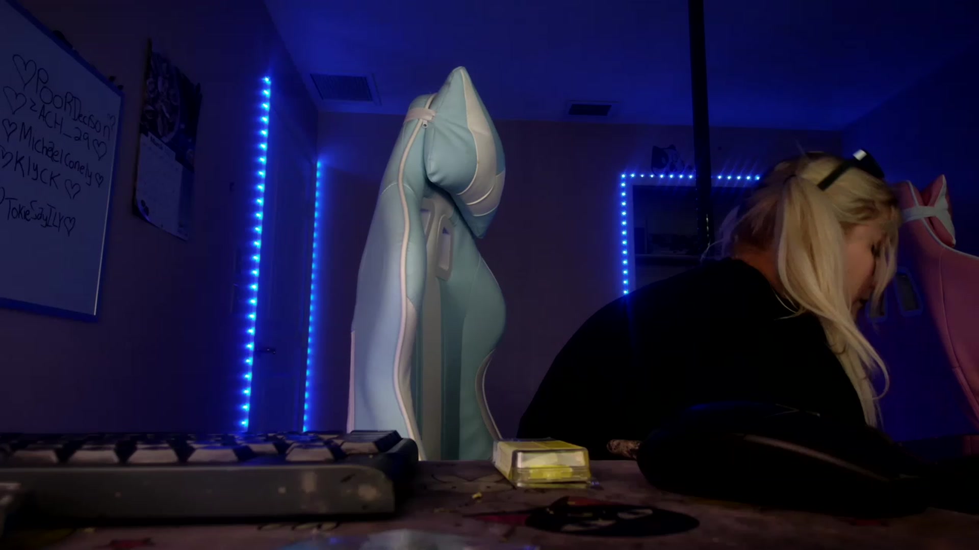Gallery image thumbnail from DuckChan0's myfreecams stream on, 03/30/2023, 17:03 image 1 of 20