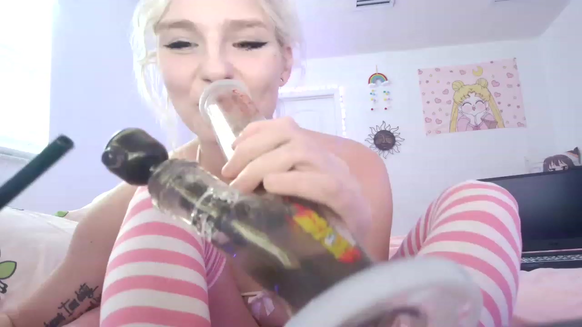Gallery image thumbnail from DuckChan0's myfreecams stream on, 04/03/2023, 17:55 image 14 of 20