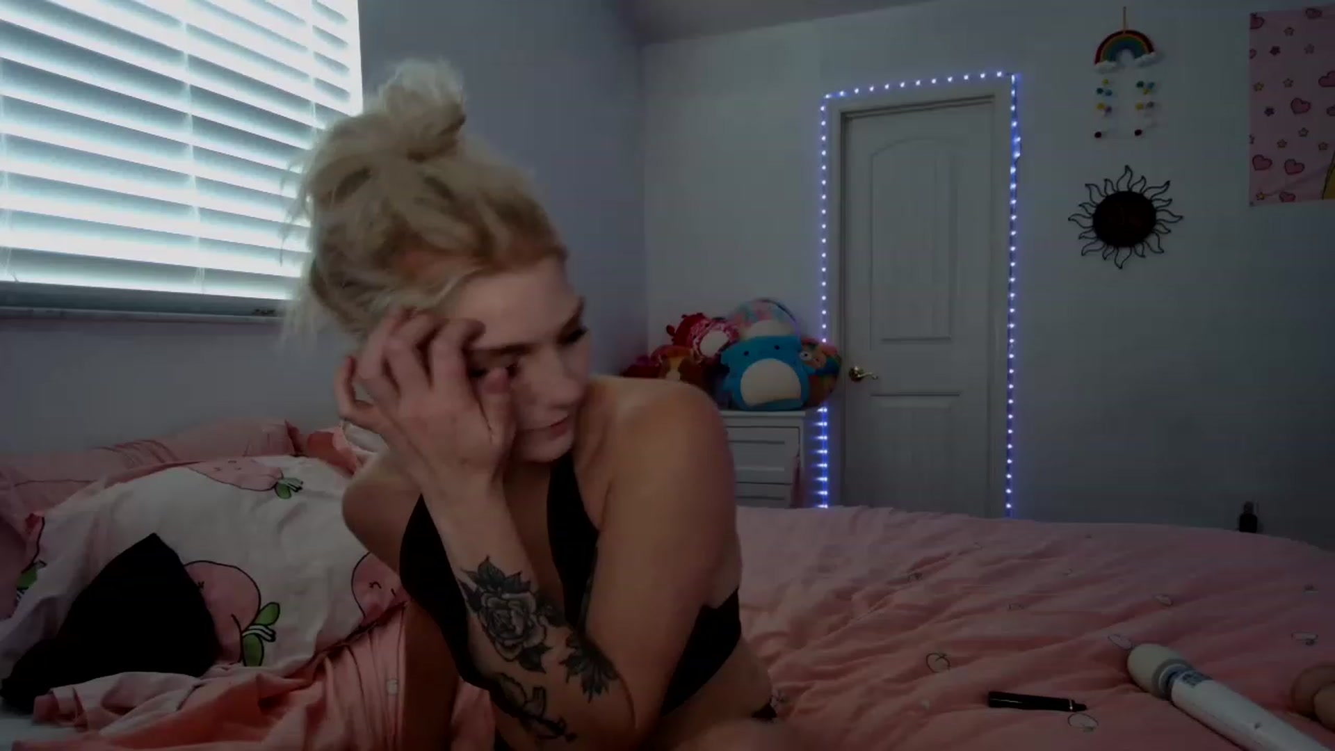Gallery image thumbnail from DuckChan0's myfreecams stream on, 04/06/2023, 17:52 image 6 of 20