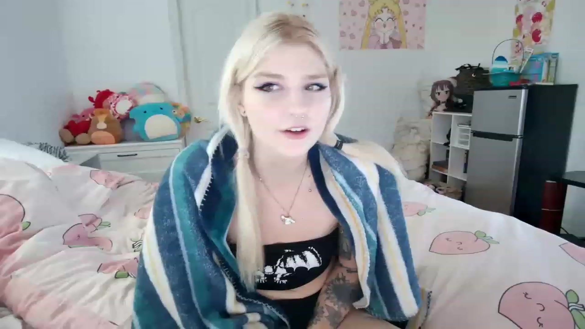 Gallery image thumbnail from DuckChan0's myfreecams stream on, 04/07/2023, 16:05 image 3 of 20