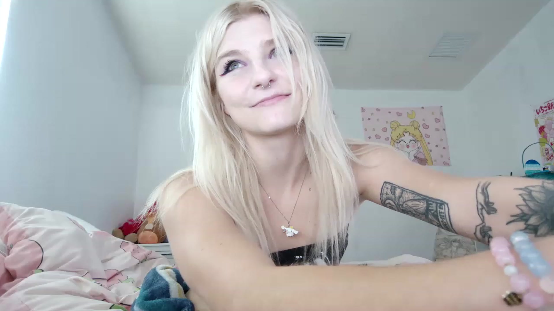 Gallery image thumbnail from DuckChan0's myfreecams stream on, 04/07/2023, 16:05 image 17 of 20