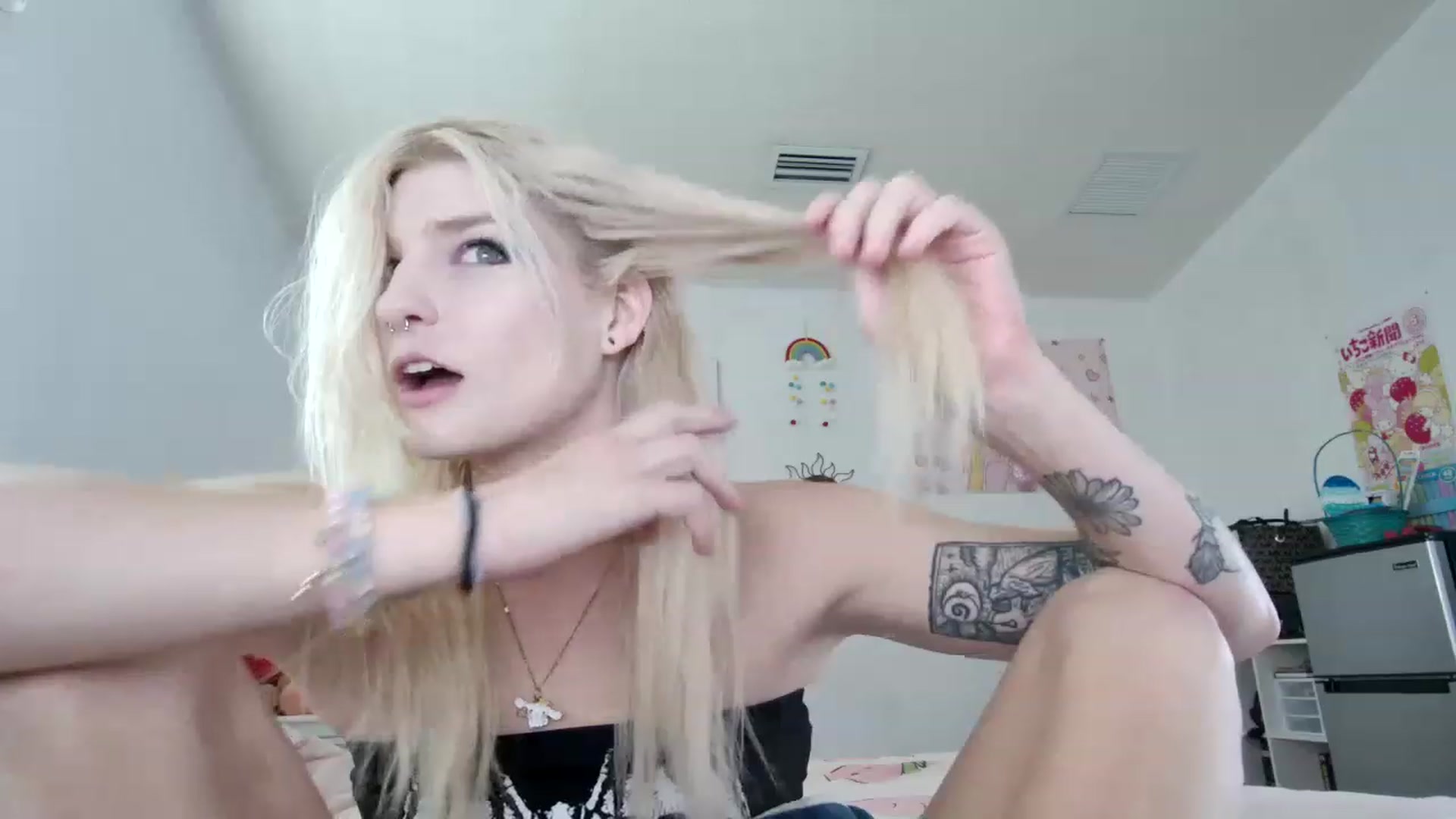 Gallery image thumbnail from DuckChan0's myfreecams stream on, 04/07/2023, 16:05 image 16 of 20