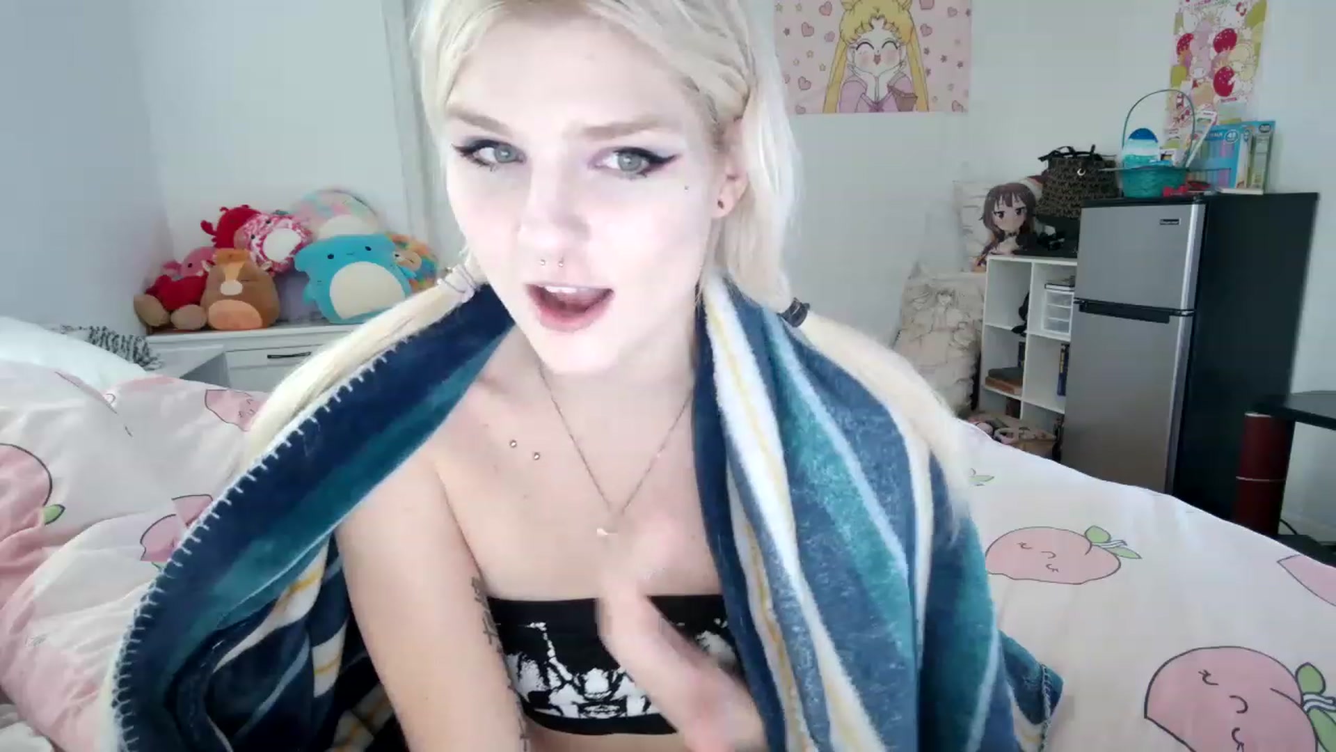 Gallery image thumbnail from DuckChan0's myfreecams stream on, 04/07/2023, 16:05 image 2 of 20
