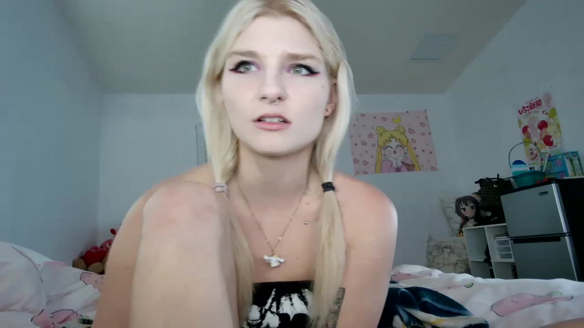 Gallery image thumbnail from DuckChan0's myfreecams stream on, 04/07/2023, 16:05 image 12 of 20