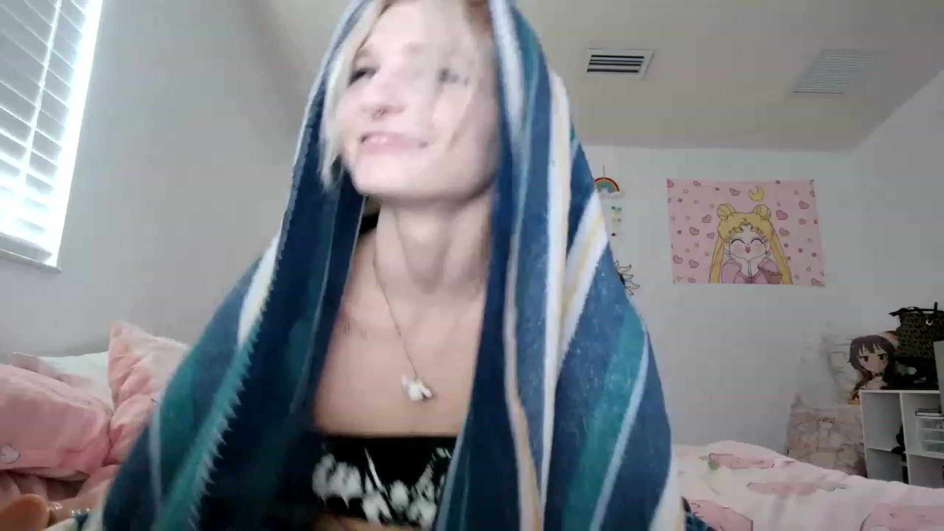 Gallery image thumbnail from DuckChan0's myfreecams stream on, 04/07/2023, 17:29 image 5 of 20