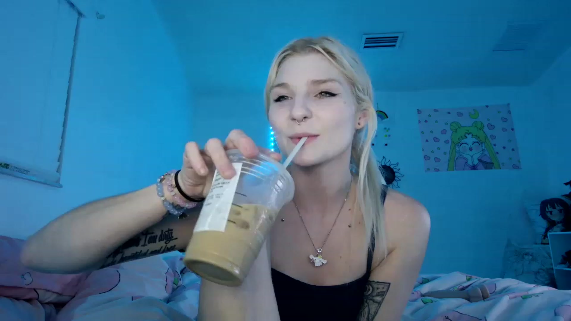 Gallery image thumbnail from DuckChan0's myfreecams stream on, 04/08/2023, 24:27 image 12 of 20