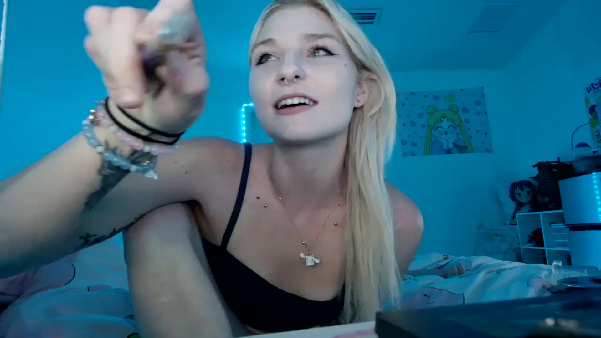 Gallery image thumbnail from DuckChan0's myfreecams stream on, 04/08/2023, 24:27 image 8 of 20
