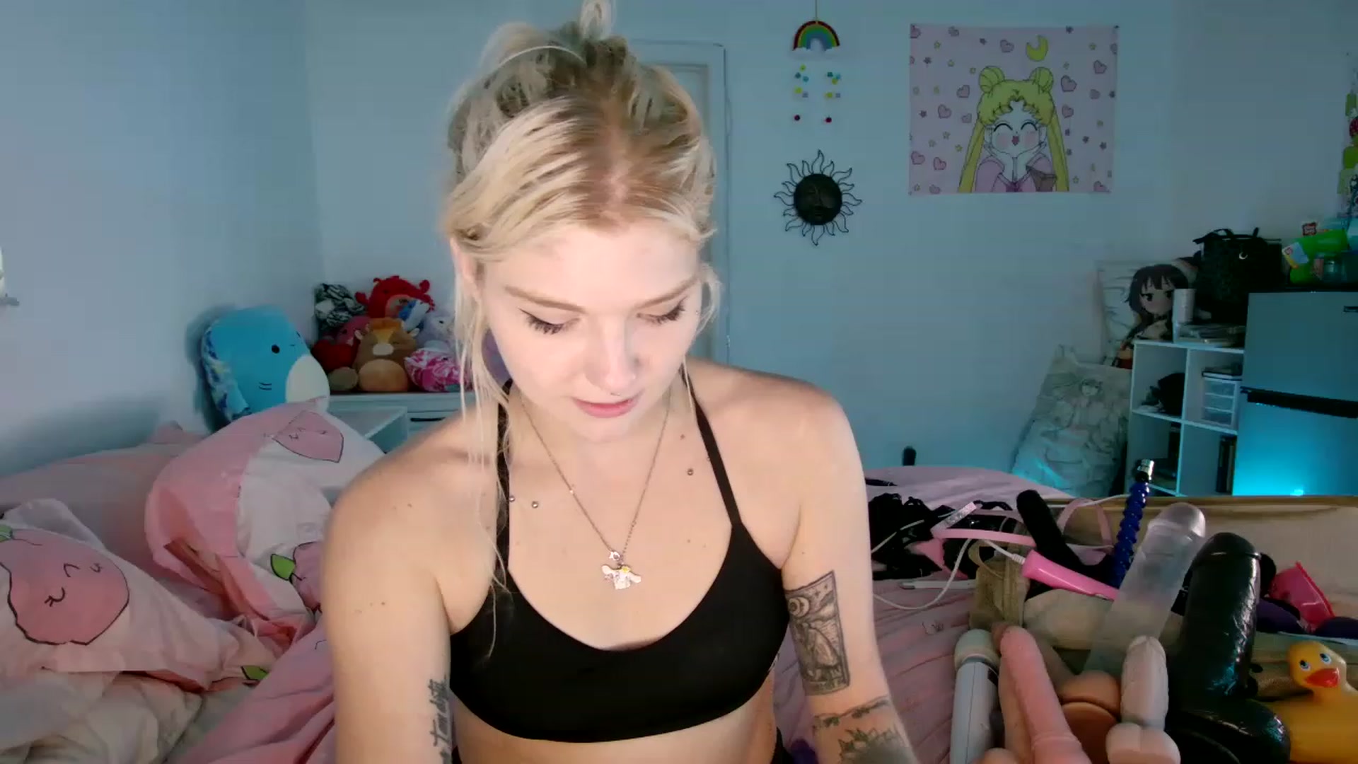 Gallery image thumbnail from DuckChan0's myfreecams stream on, 04/08/2023, 23:37 image 12 of 20
