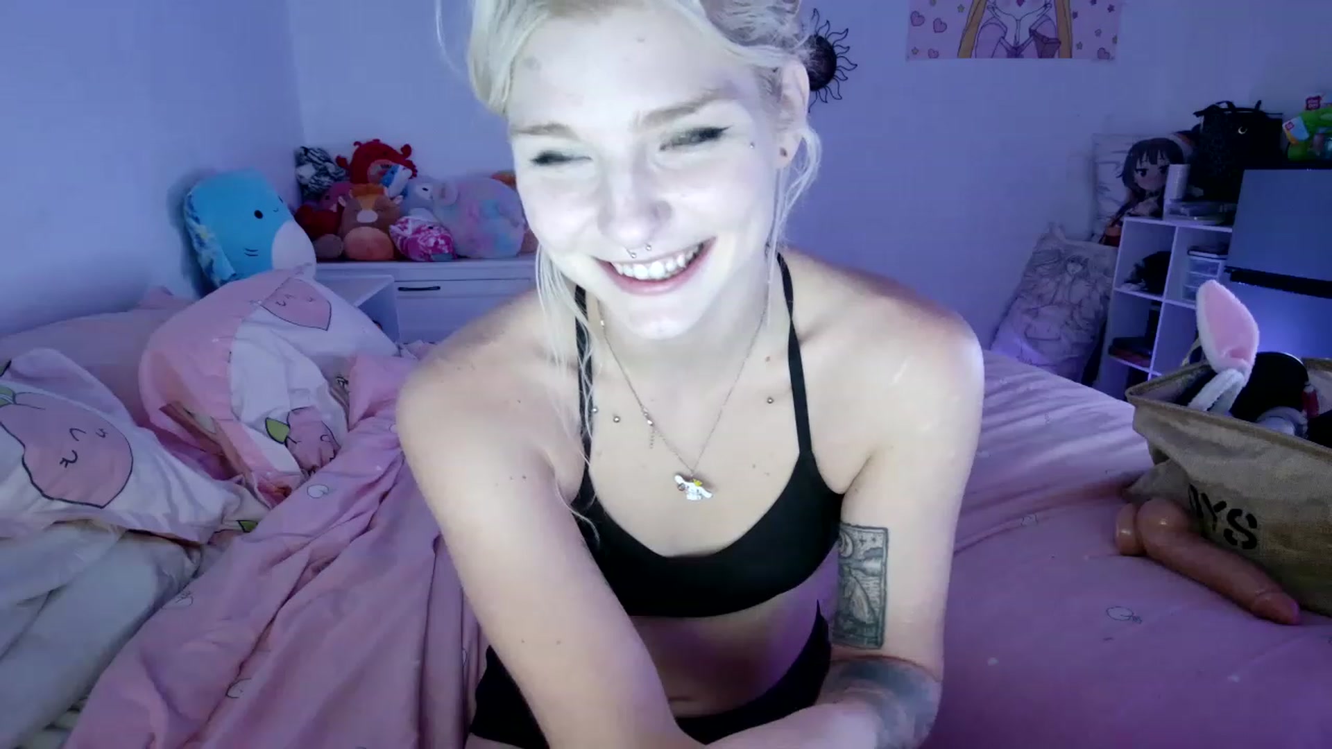 Gallery image thumbnail from DuckChan0's myfreecams stream on, 04/08/2023, 23:37 image 3 of 20