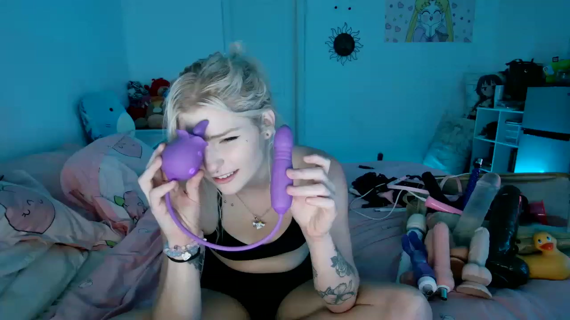 Gallery image thumbnail from DuckChan0's myfreecams stream on, 04/08/2023, 23:37 image 10 of 20