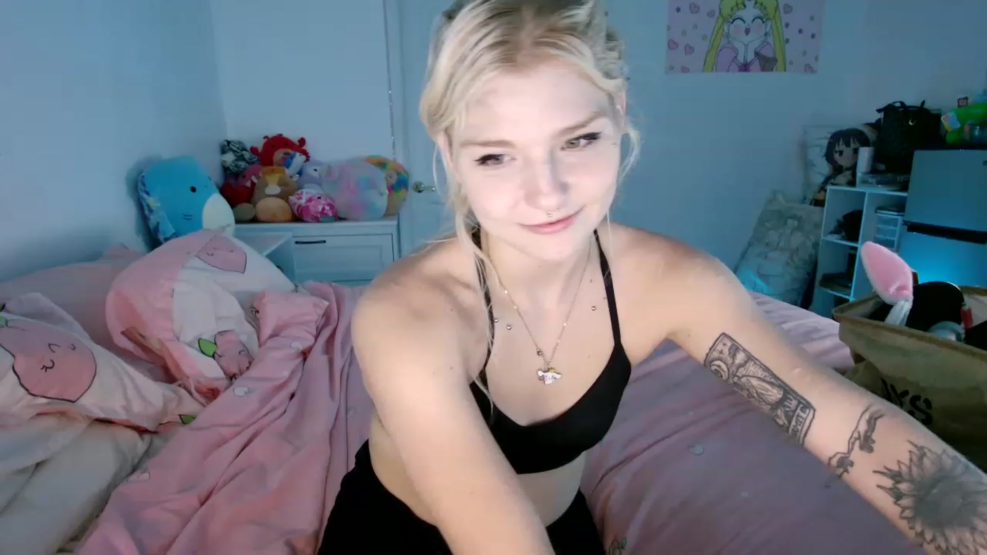 Gallery image thumbnail from DuckChan0's myfreecams stream on, 04/08/2023, 23:37 image 6 of 20
