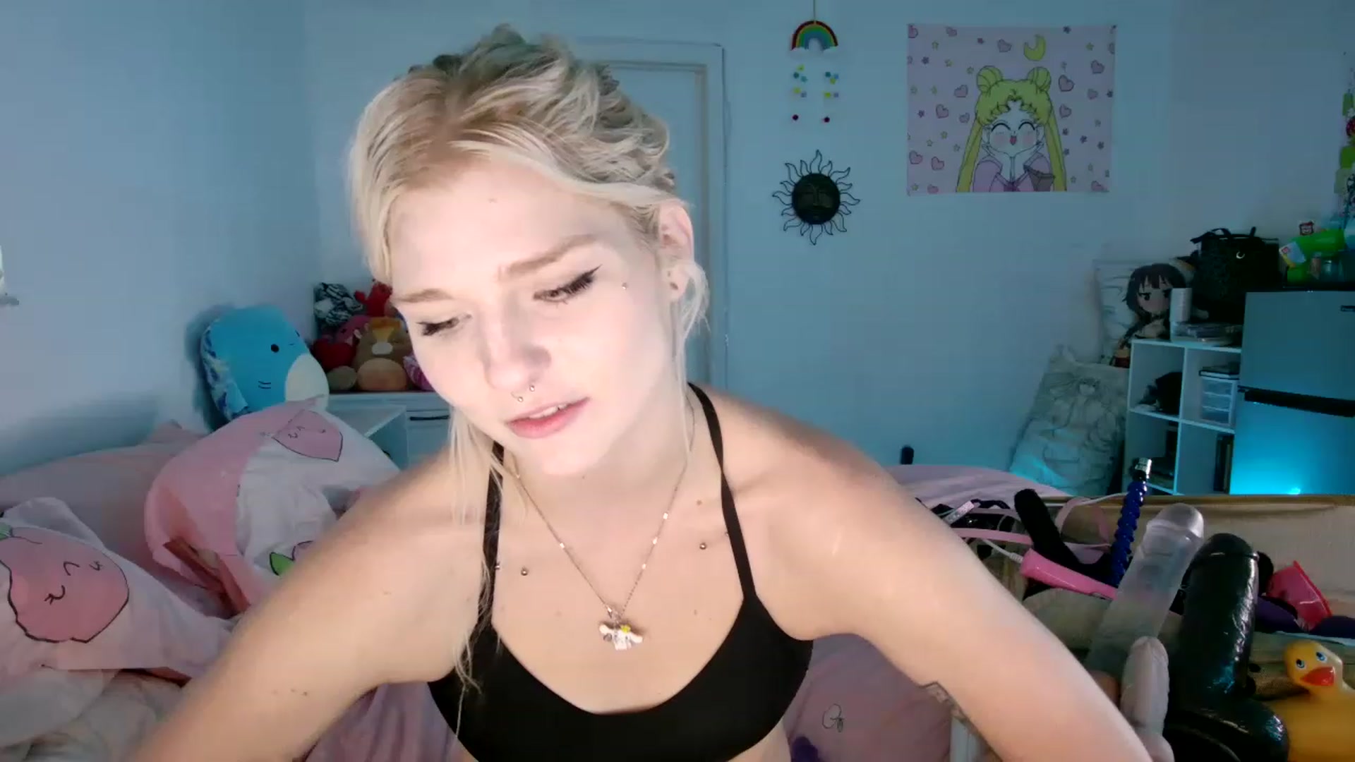 Gallery image thumbnail from DuckChan0's myfreecams stream on, 04/08/2023, 23:37 image 13 of 20
