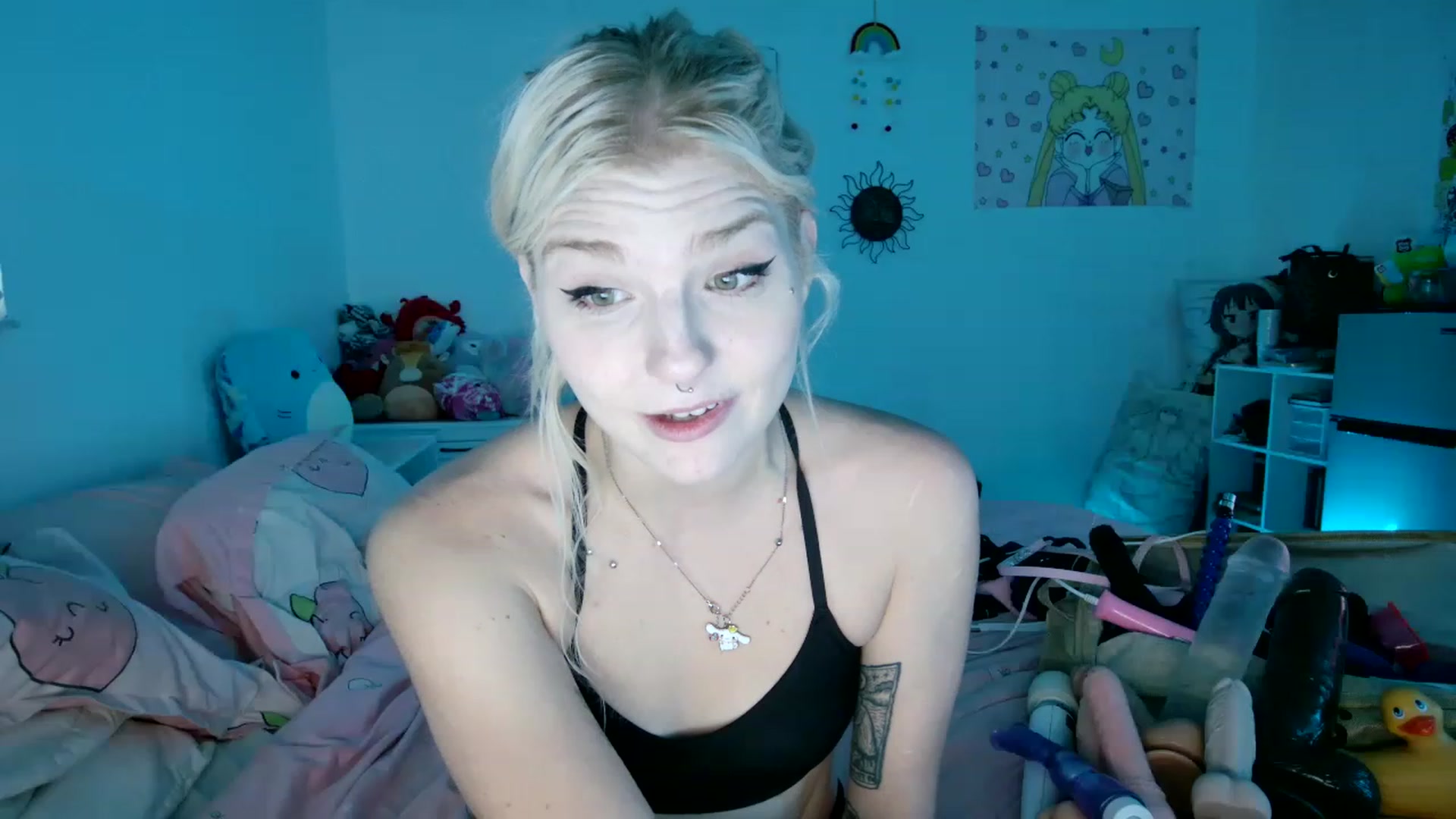 Gallery image thumbnail from DuckChan0's myfreecams stream on, 04/08/2023, 23:37 image 11 of 20