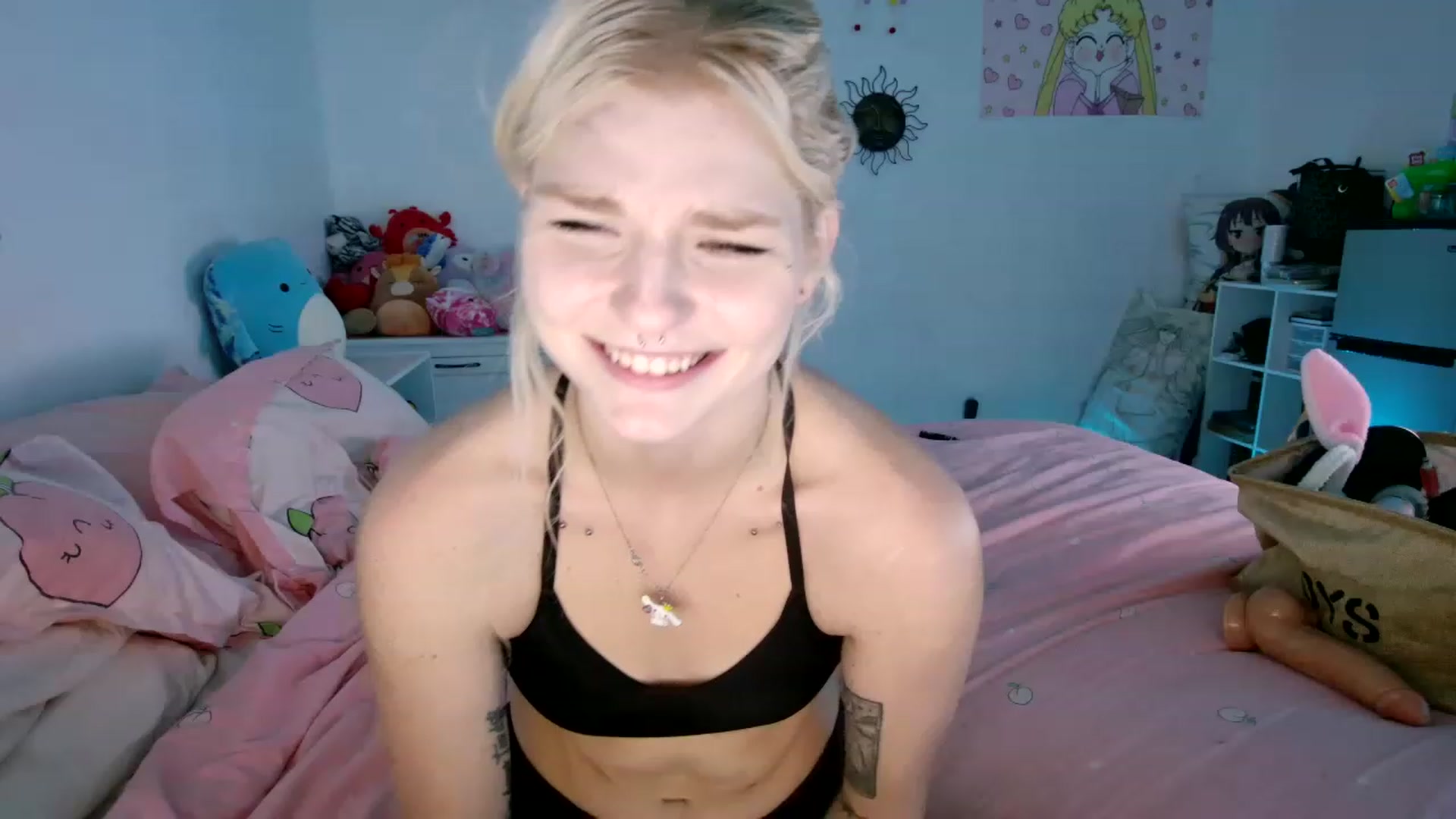 Gallery image thumbnail from DuckChan0's myfreecams stream on, 04/08/2023, 23:37 image 5 of 20