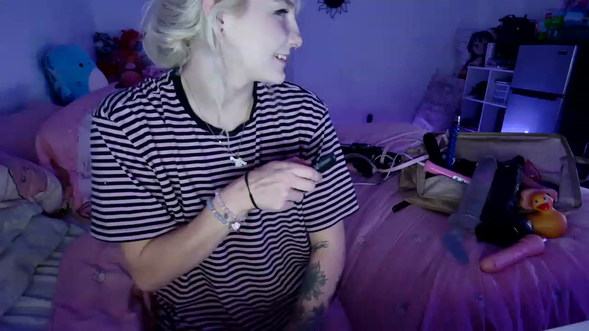 Gallery image thumbnail from DuckChan0's myfreecams stream on, 04/09/2023, 01:02 image 20 of 20