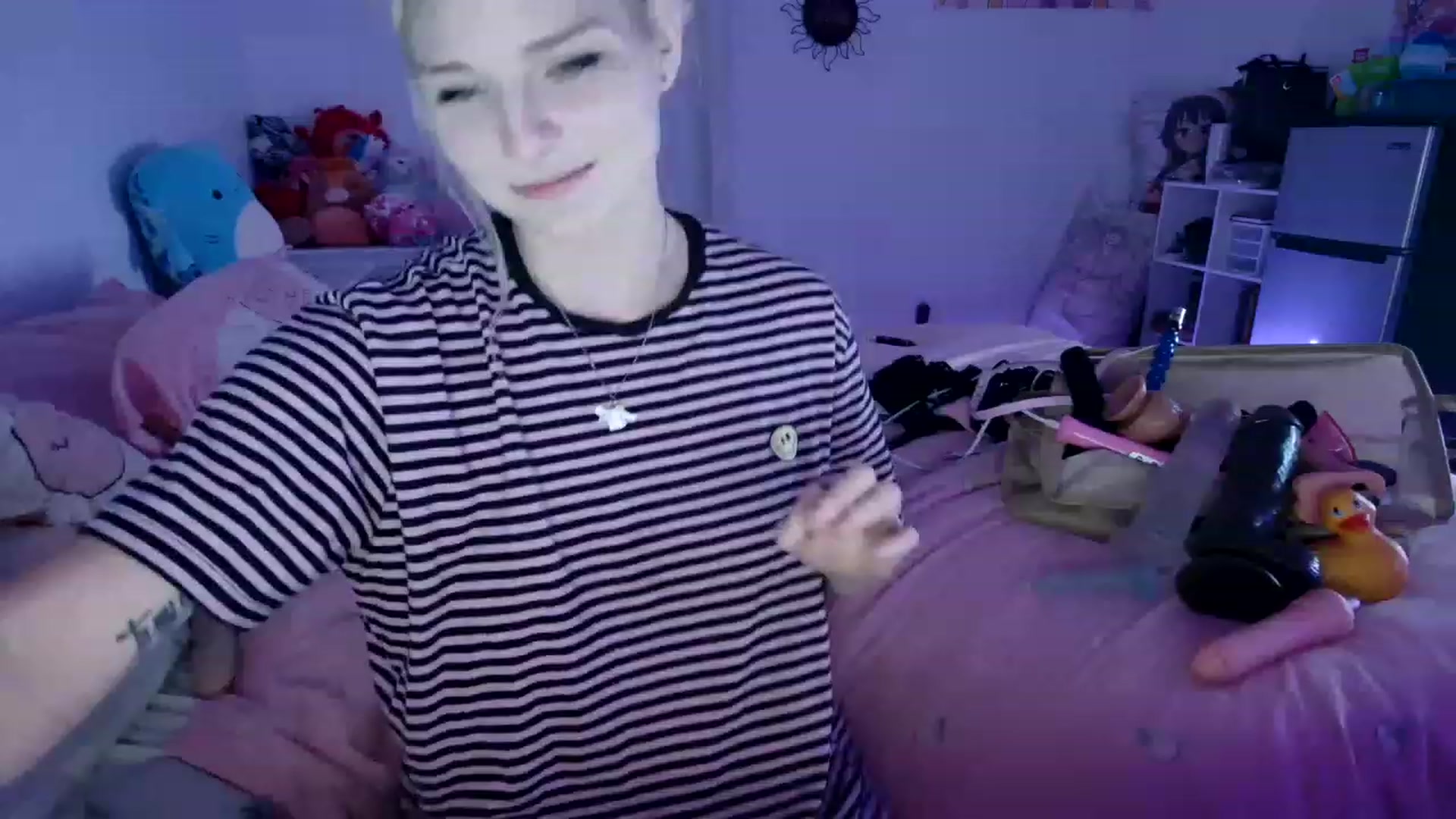 Gallery image thumbnail from DuckChan0's myfreecams stream on, 04/09/2023, 01:02 image 6 of 20