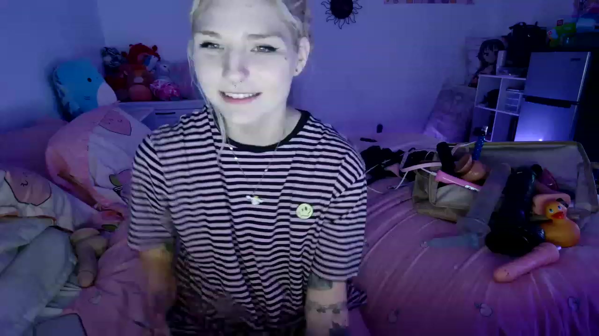 Gallery image thumbnail from DuckChan0's myfreecams stream on, 04/09/2023, 01:02 image 3 of 20