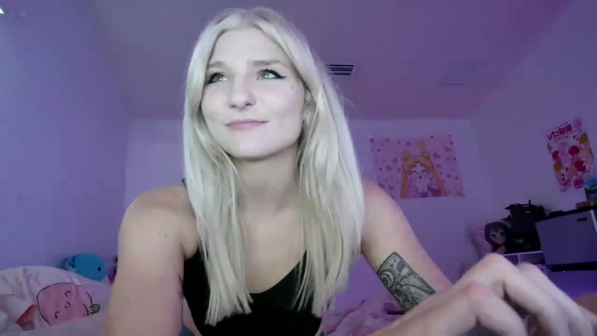 Gallery image thumbnail from DuckChan0's myfreecams stream on, 04/12/2023, 20:15 image 4 of 20