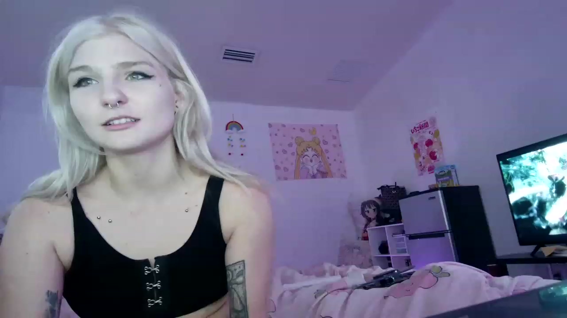 Gallery image thumbnail from DuckChan0's myfreecams stream on, 04/13/2023, 20:04 image 2 of 20