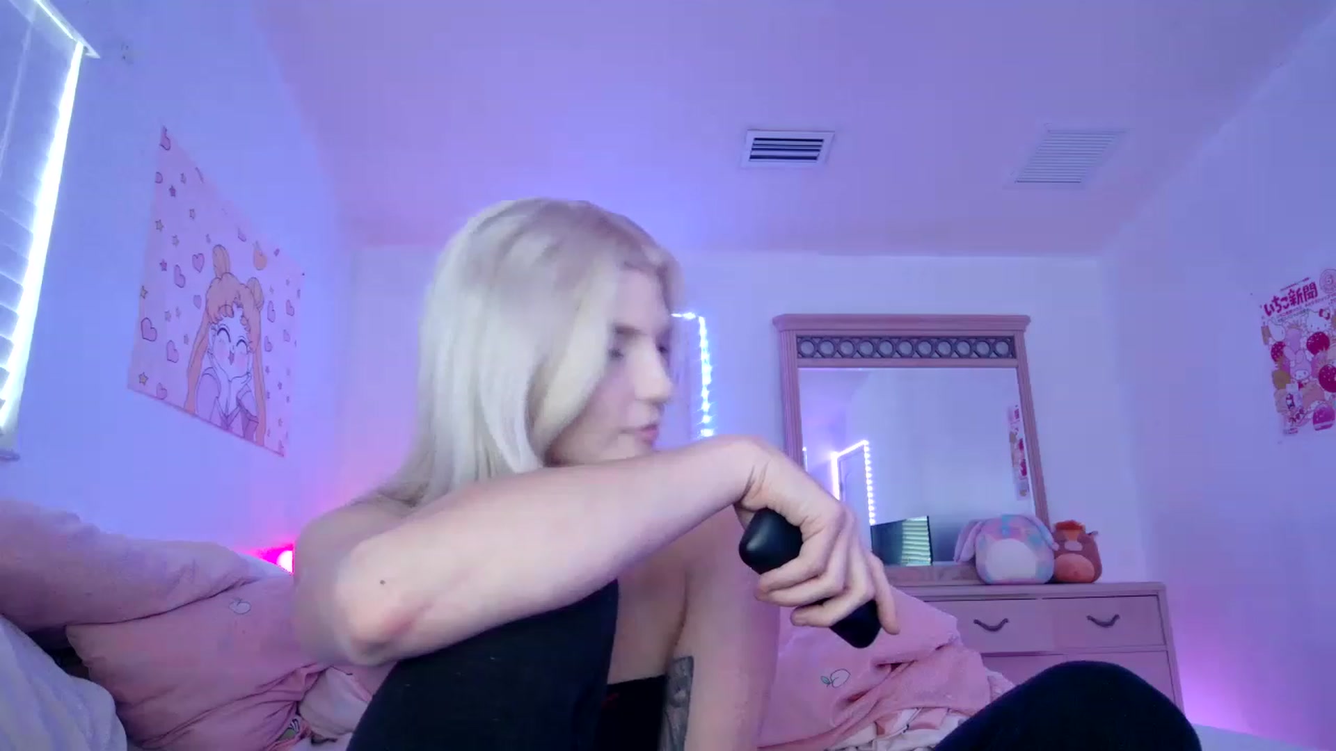 Gallery image thumbnail from DuckChan0's myfreecams stream on, 04/17/2023, 18:12 image 7 of 20