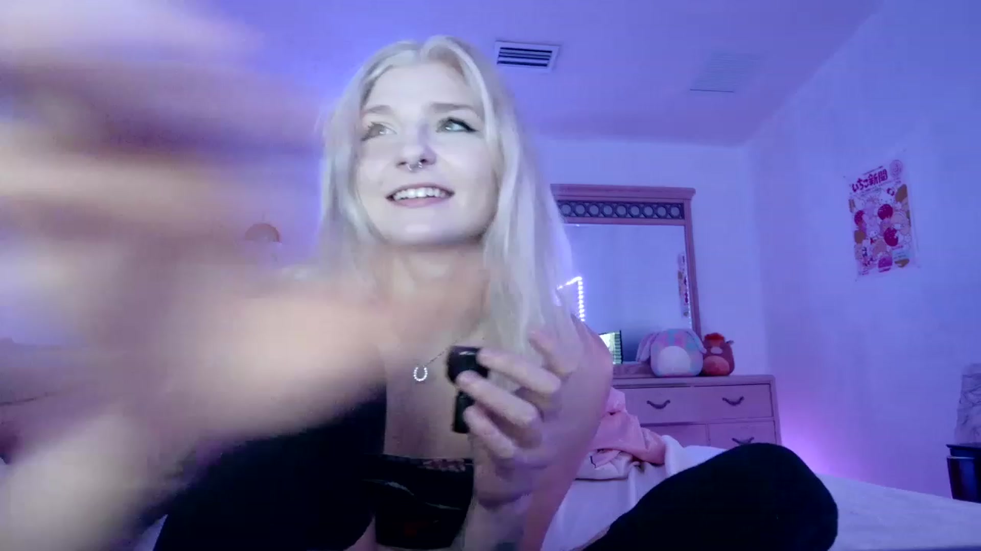 Gallery image thumbnail from DuckChan0's myfreecams stream on, 04/17/2023, 18:12 image 1 of 20