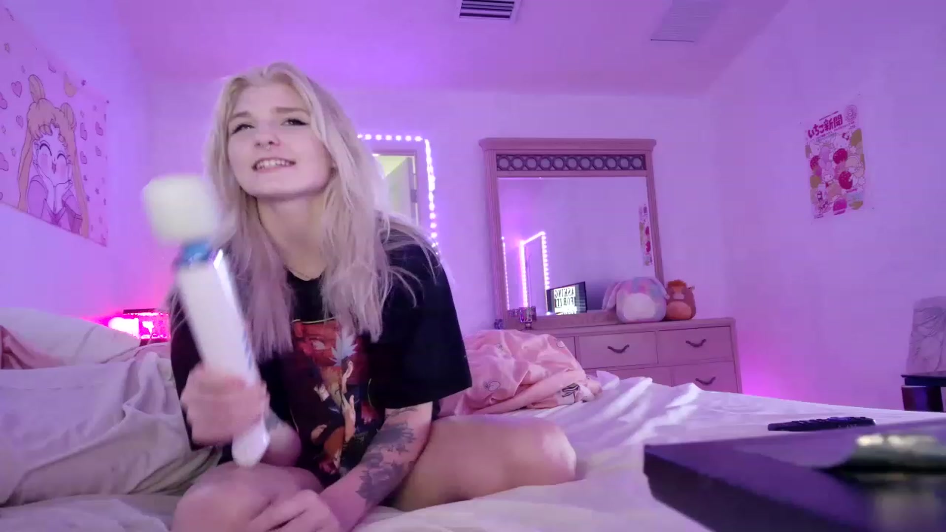 Gallery image thumbnail from DuckChan0's myfreecams stream on, 04/17/2023, 20:36 image 4 of 20