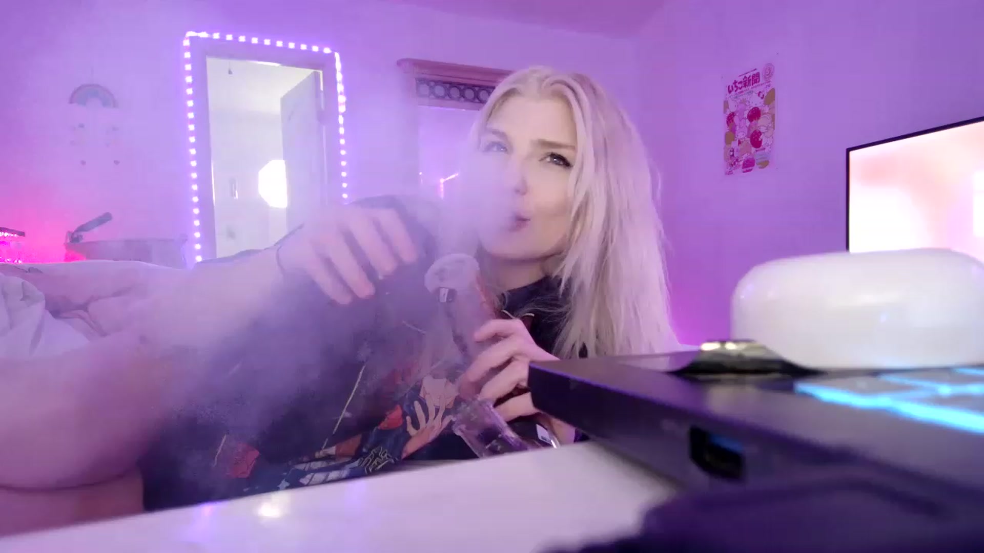 Gallery image thumbnail from DuckChan0's myfreecams stream on, 04/17/2023, 20:36 image 10 of 20