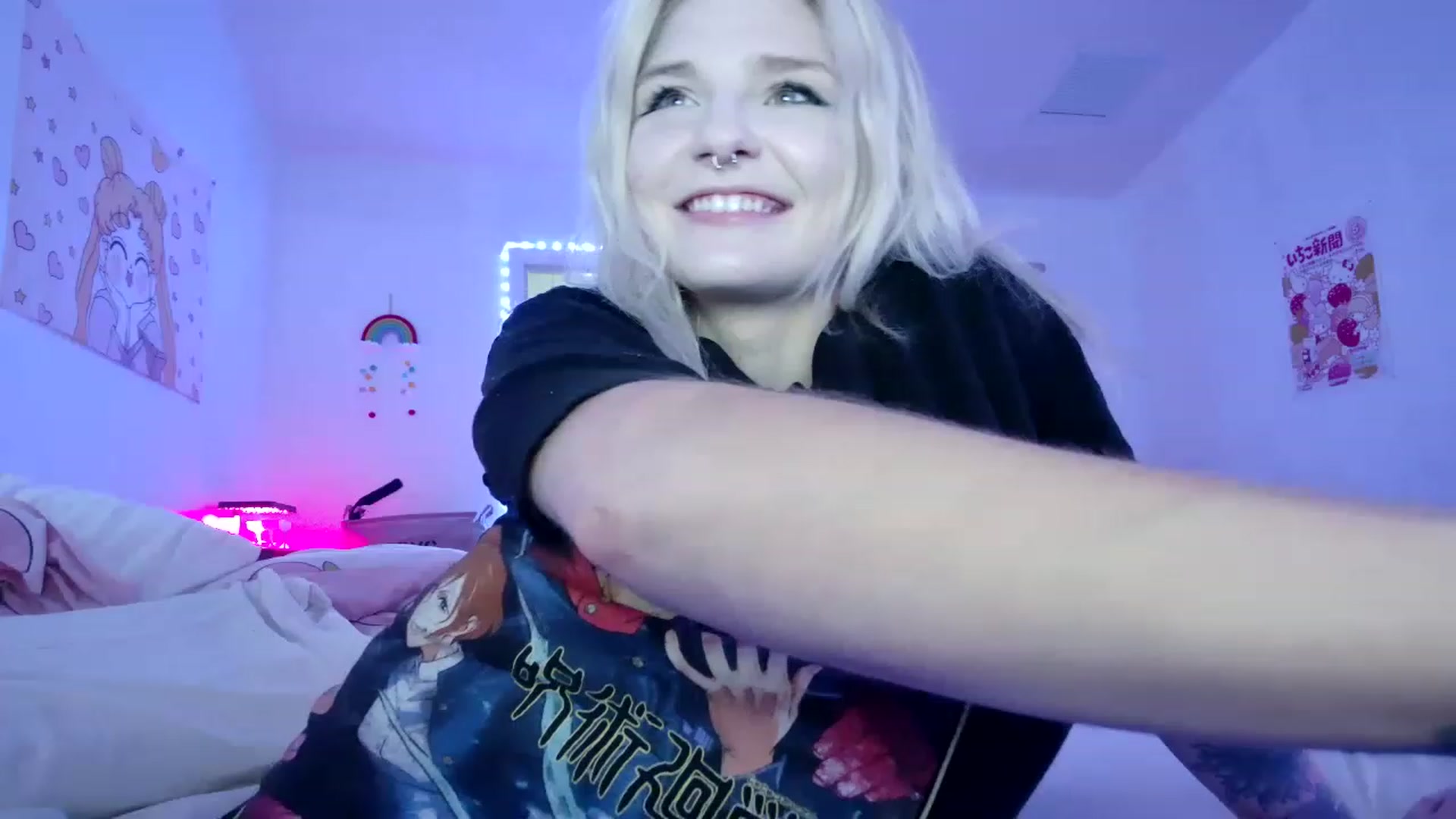 Gallery image thumbnail from DuckChan0's myfreecams stream on, 04/17/2023, 20:36 image 2 of 20