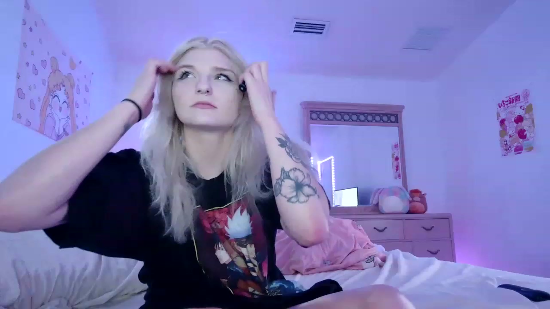 Gallery image thumbnail from DuckChan0's myfreecams stream on, 04/17/2023, 20:36 image 12 of 20