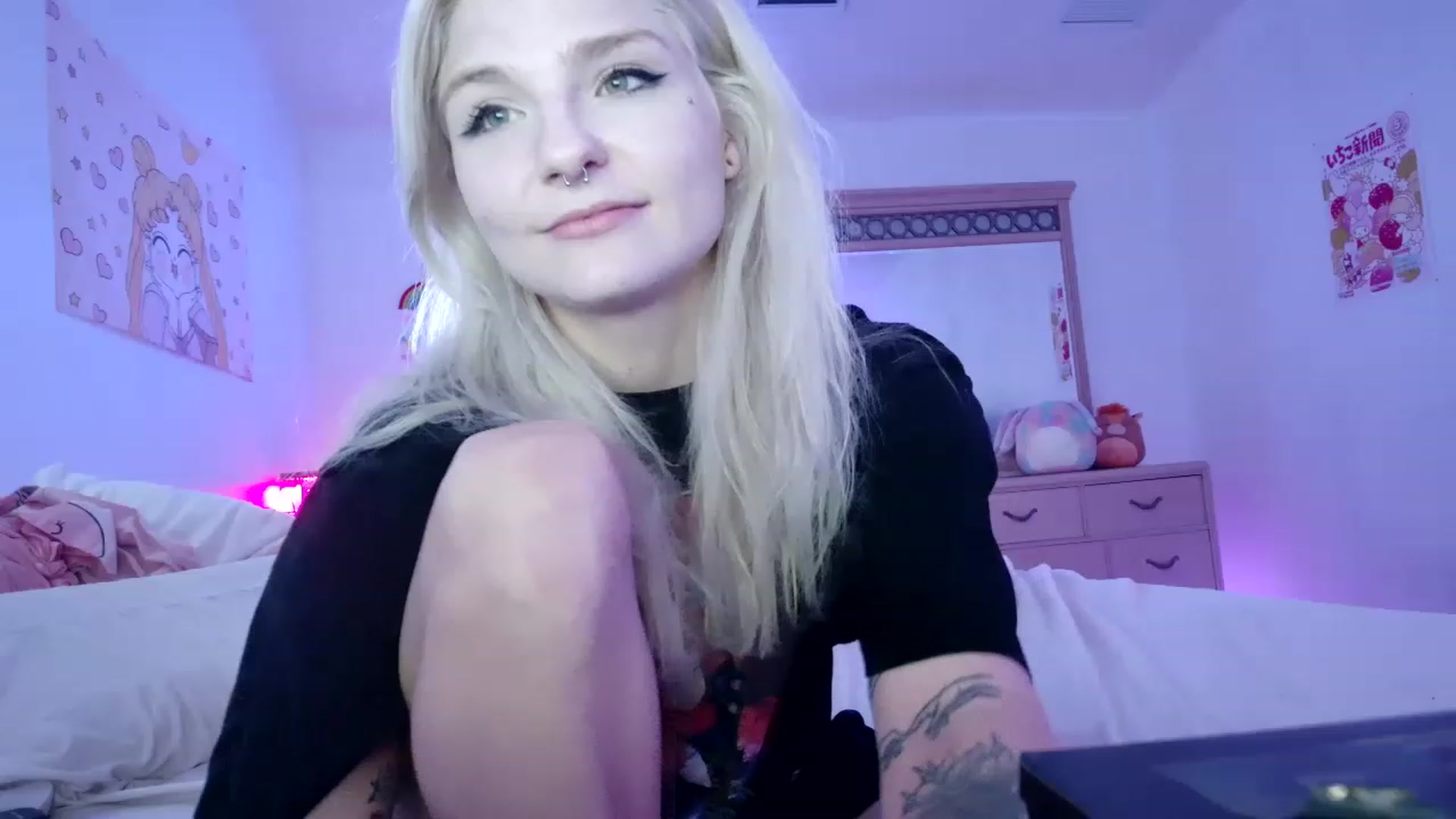 Gallery image thumbnail from DuckChan0's myfreecams stream on, 04/17/2023, 20:36 image 19 of 20