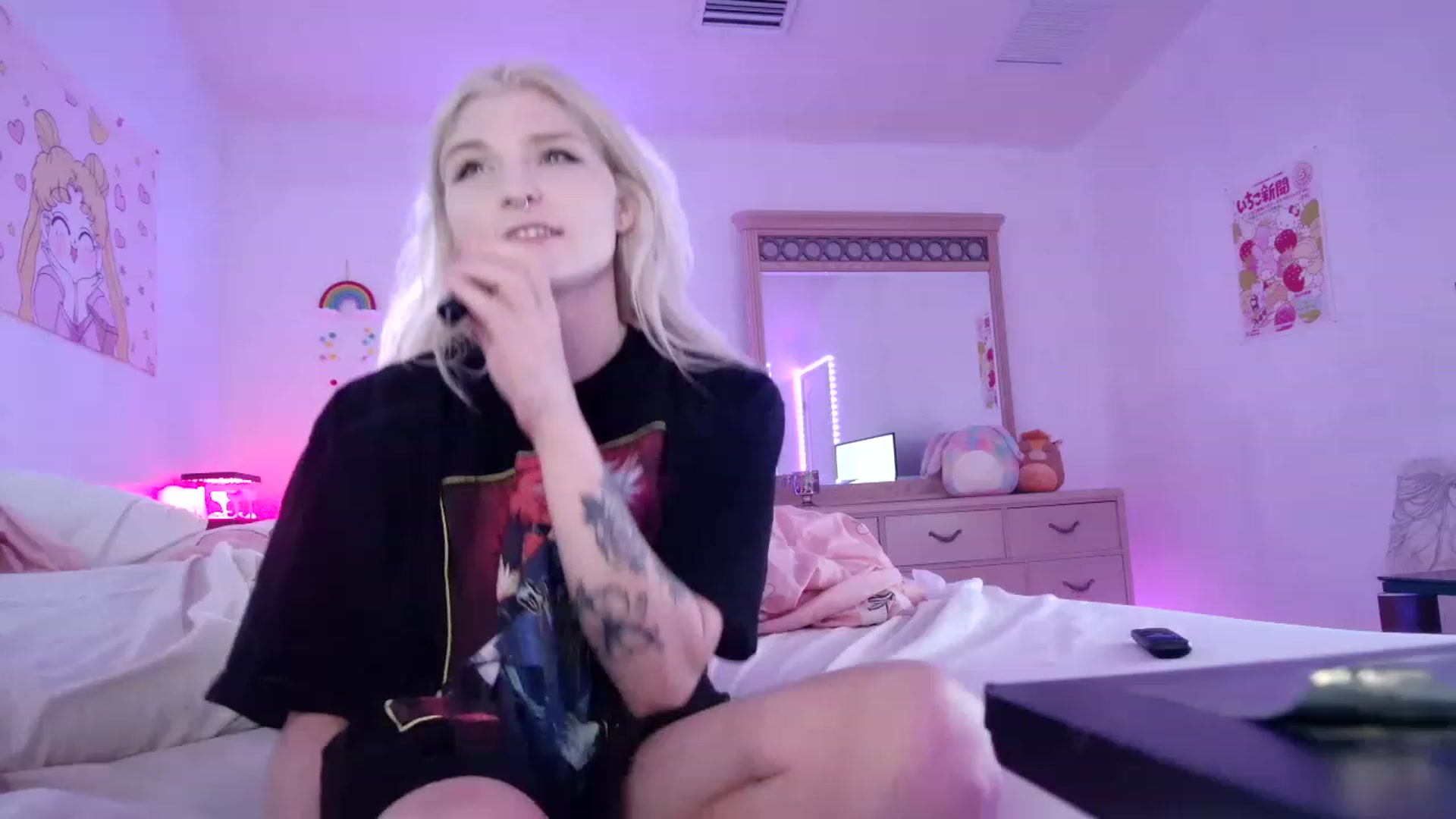 Gallery image thumbnail from DuckChan0's myfreecams stream on, 04/17/2023, 20:36 image 6 of 20