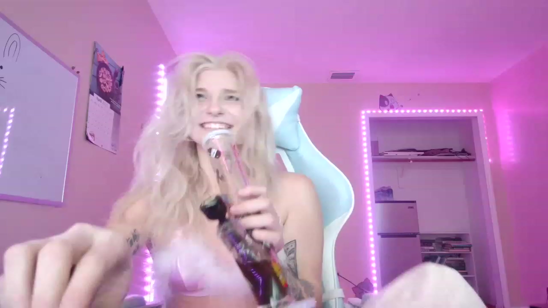 Gallery image thumbnail from DuckChan0's myfreecams stream on, 04/18/2023, 17:25 image 5 of 20