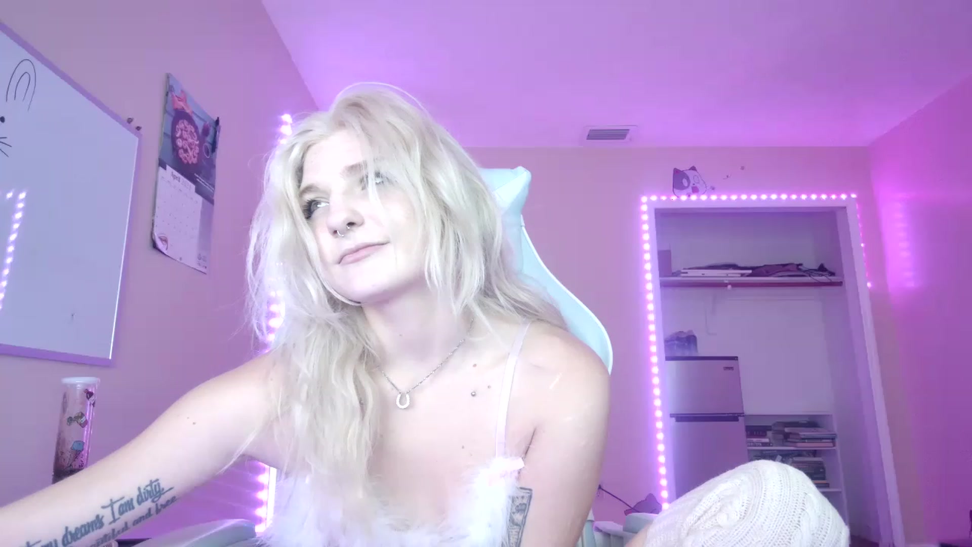 Gallery image thumbnail from DuckChan0's myfreecams stream on, 04/18/2023, 17:25 image 7 of 20