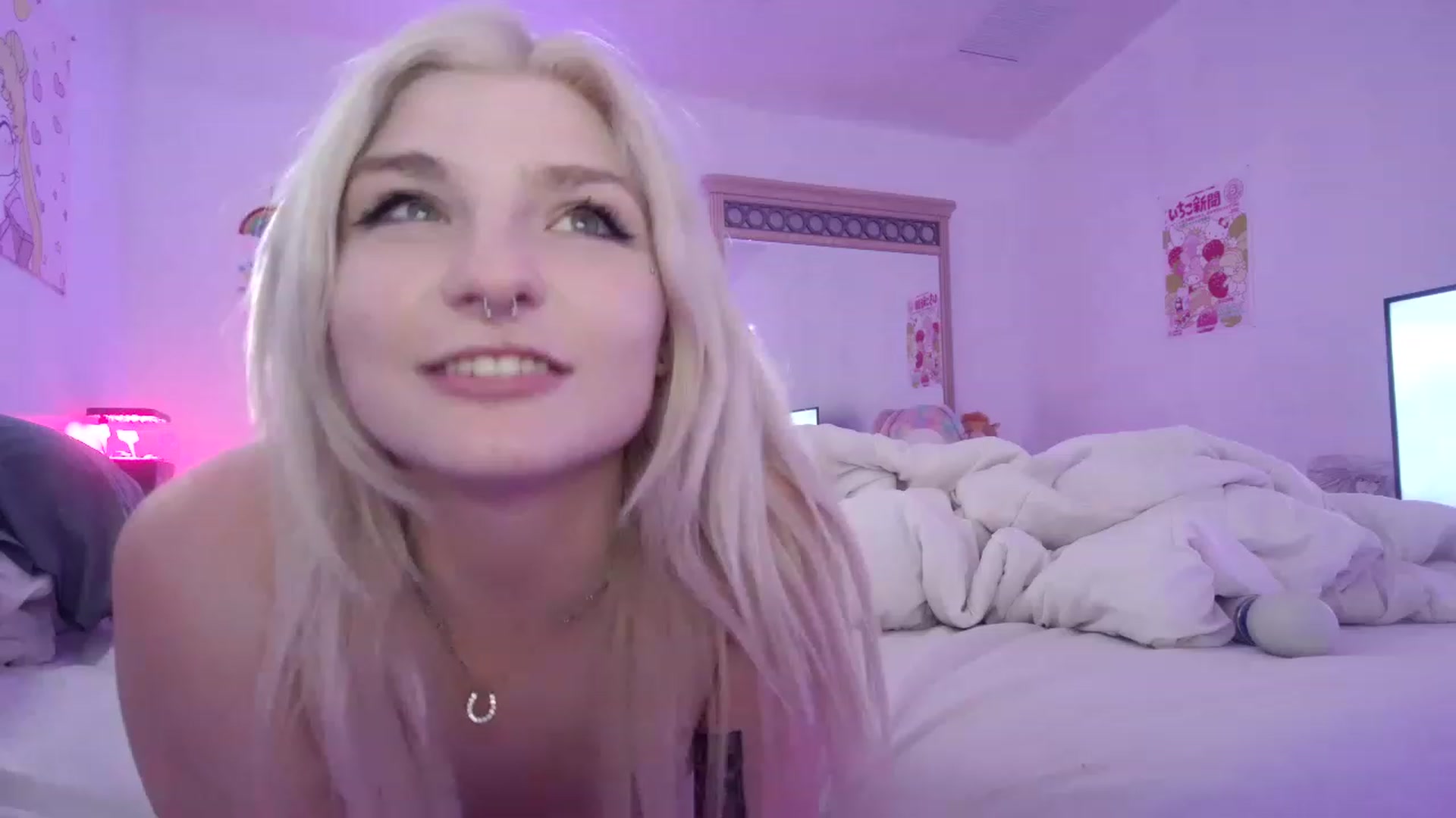 Gallery image thumbnail from DuckChan0's myfreecams stream on, 04/19/2023, 18:17 image 16 of 20