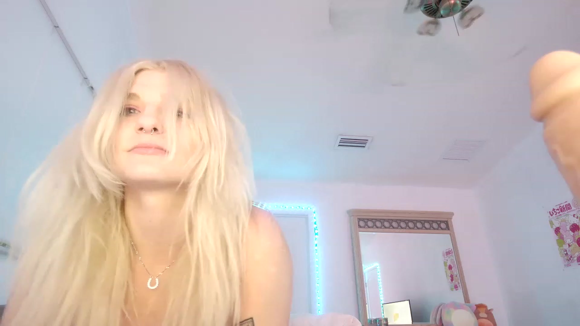 Gallery image thumbnail from DuckChan0's myfreecams stream on, 04/23/2023, 01:13 image 18 of 20