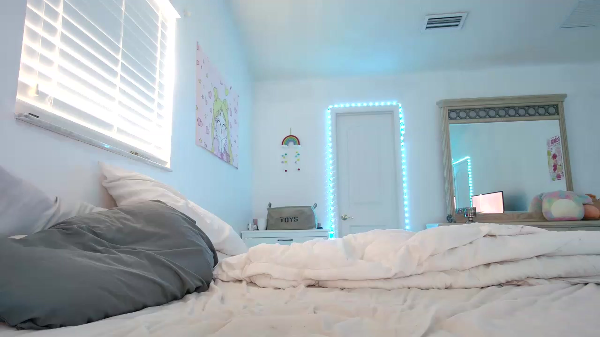 Gallery image thumbnail from DuckChan0's myfreecams stream on, 04/26/2023, 17:03 image 7 of 20