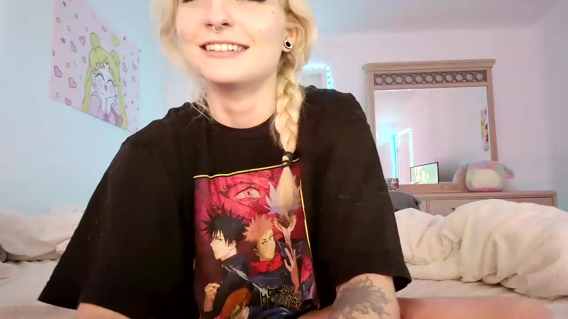 Gallery image thumbnail from DuckChan0's myfreecams stream on, 05/01/2023, 18:10 image 3 of 20